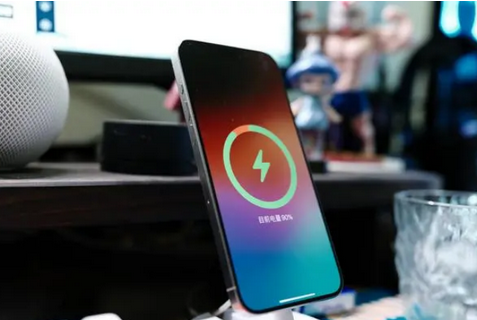 福山镇苹果15换屏服务分享用什么充电器给iPhone15充电更好 